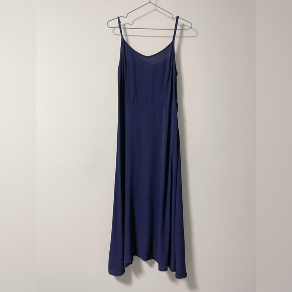 ✨Host Pick✨Uniqlo Cami Midi Dress in Navy - Picture 4 of 11